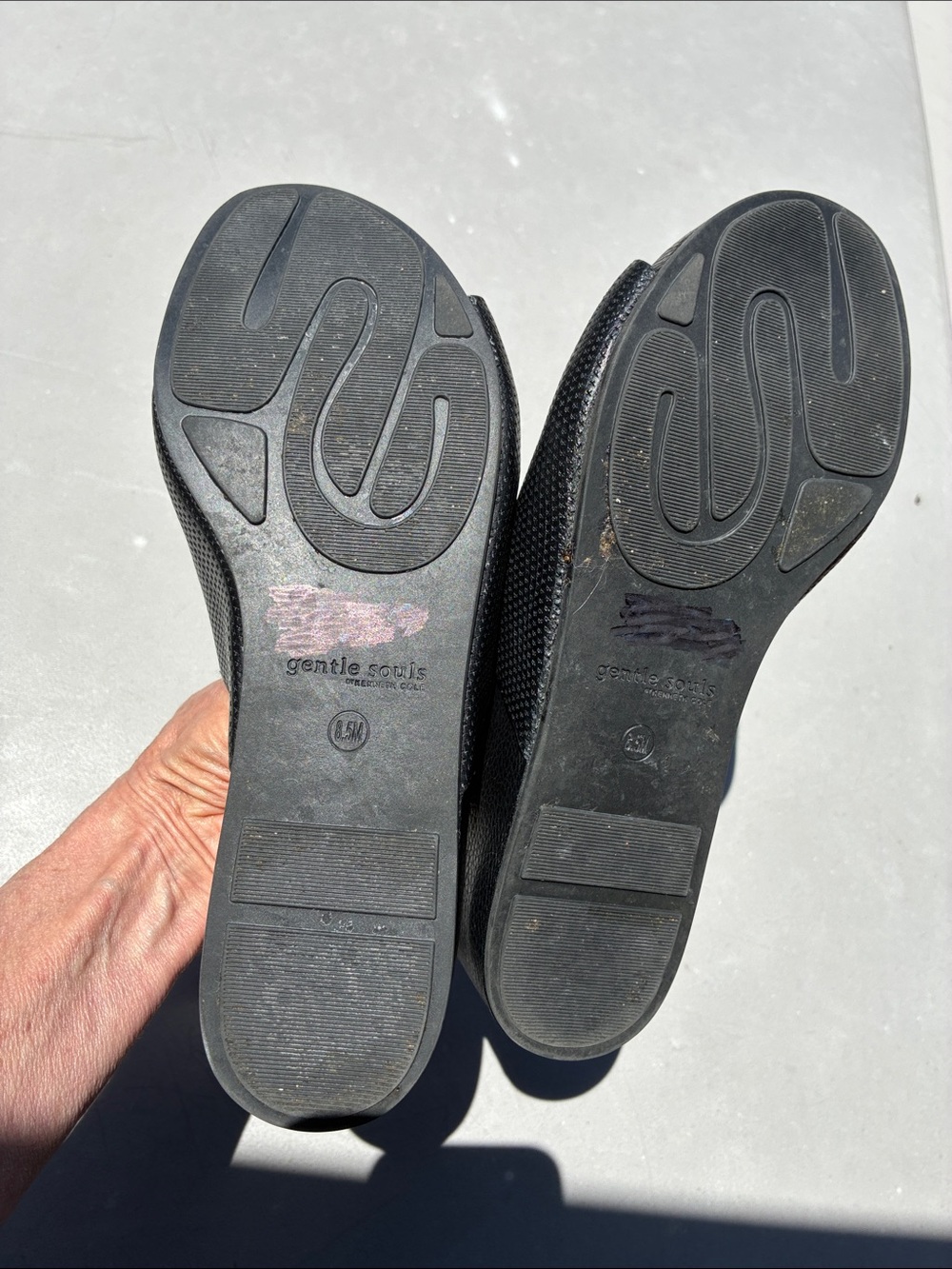 GENTLE SOULS BY KENNETH COLE GISELE BLACK LEATHER WEDGE SLIDE SANDAL SIZE 8.5 - Picture 7 of 9